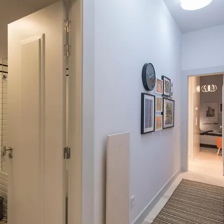 Lovelystay - 3 Bedroom Downtown Wonderwall Lejlighed Lisboa