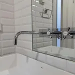 Lovelystay - 3 Bedroom Downtown Wonderwall Apartment *
