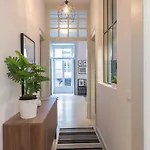 Lovelystay - 3 Bedroom Downtown Wonderwall Apartment Lisbon