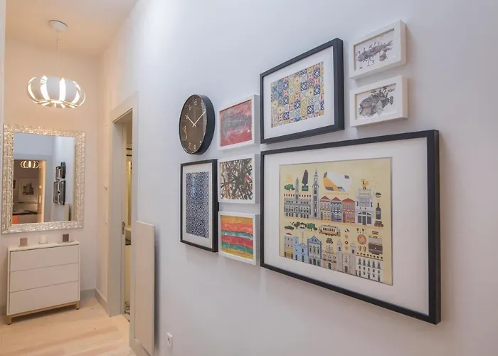 Lovelystay - 3 Bedroom Downtown Wonderwall