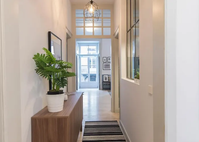 Lovelystay - 3 Bedroom Downtown Wonderwall Appartamento Lisbona