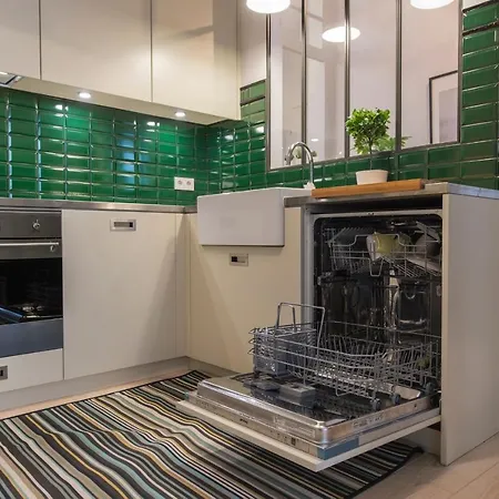 Lovelystay - 3 Bedroom Downtown Wonderwall Lisbon