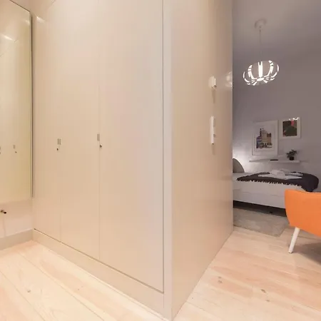 Lovelystay - 3 Bedroom Downtown Wonderwall Apartment Lisbon