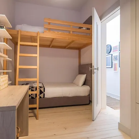 Lovelystay - 3 Bedroom Downtown Wonderwall Apartment Lisbon